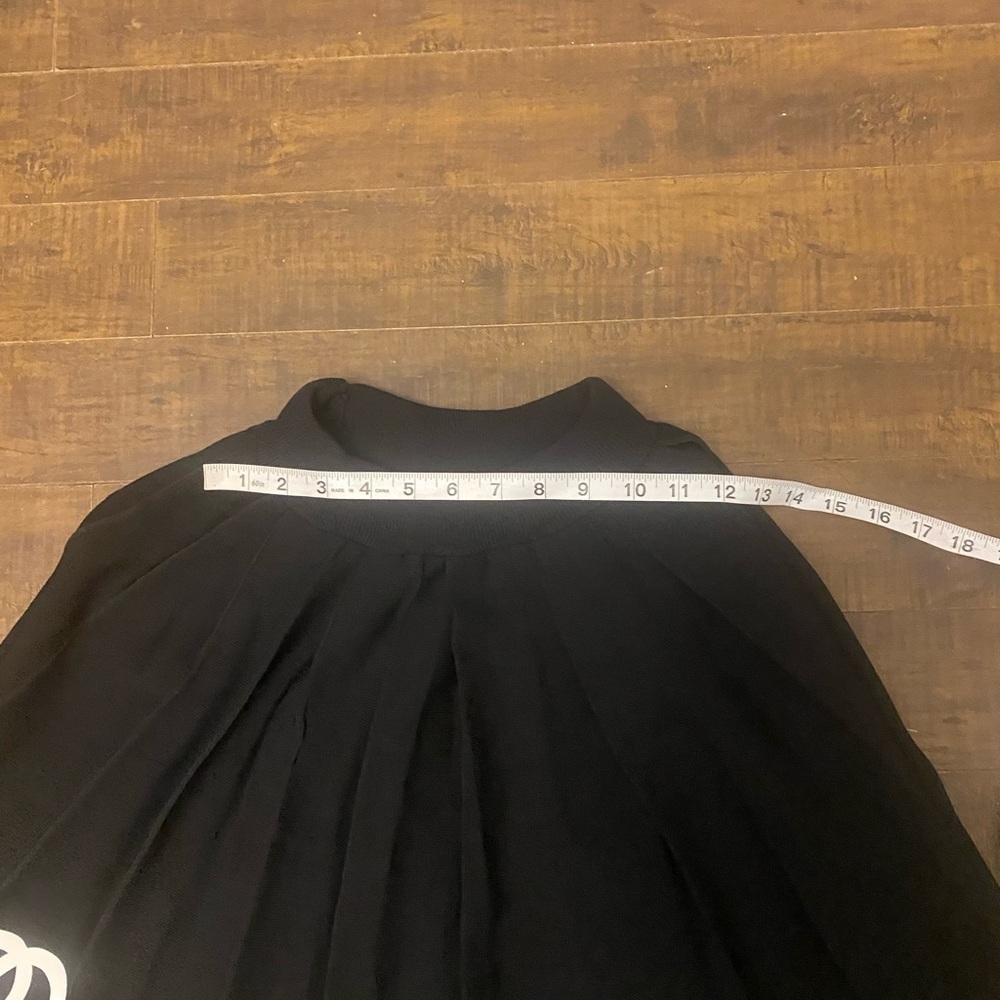 Black pleated skirt - Picture 2 of 7